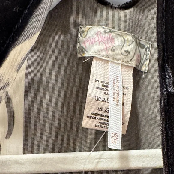 Free People Black and Cream Floral Shawl - Picture 3 of 3